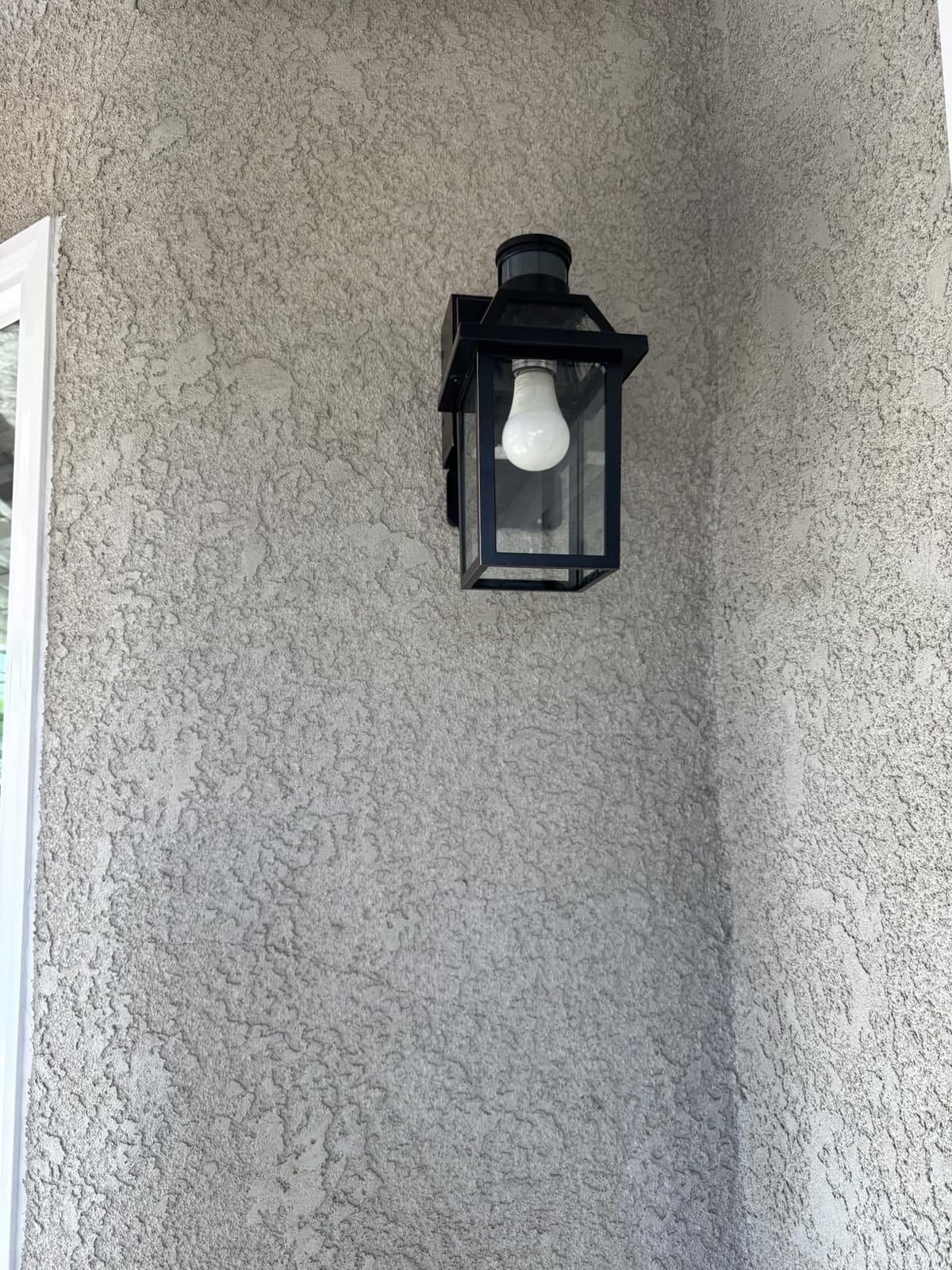Yisuro Porch Lights with GFCI Outlet, Dusk to Dawn Outdoor Lights with Outlet, 3 Lighting Modes Exterior Light Fixture Waterproof, Outside Lights for House Front Door Patio Garage customer photo 1