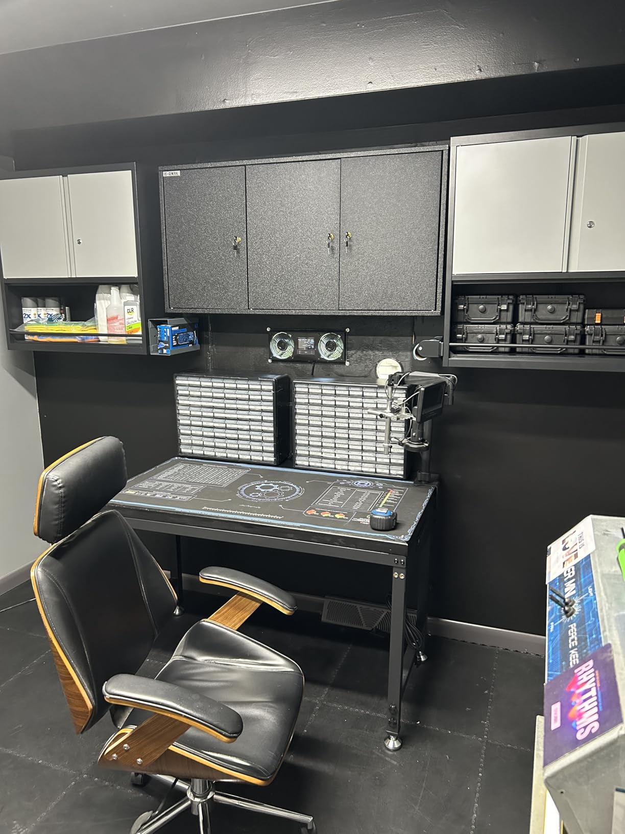 GREATMEET Locking Metal Garage Wall Cabinet with Doors and Shelf customer photo 2