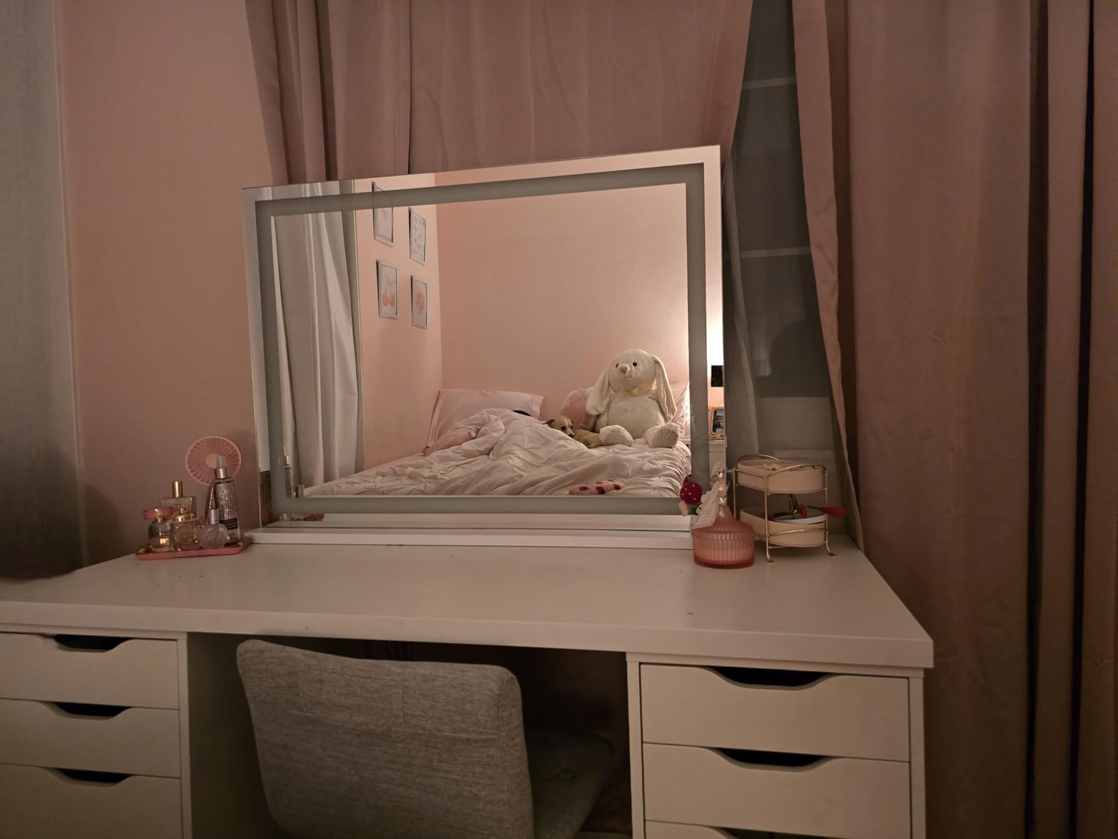 Hasipu Vanity Mirror with Lights and Bluetooth Speaker, 32