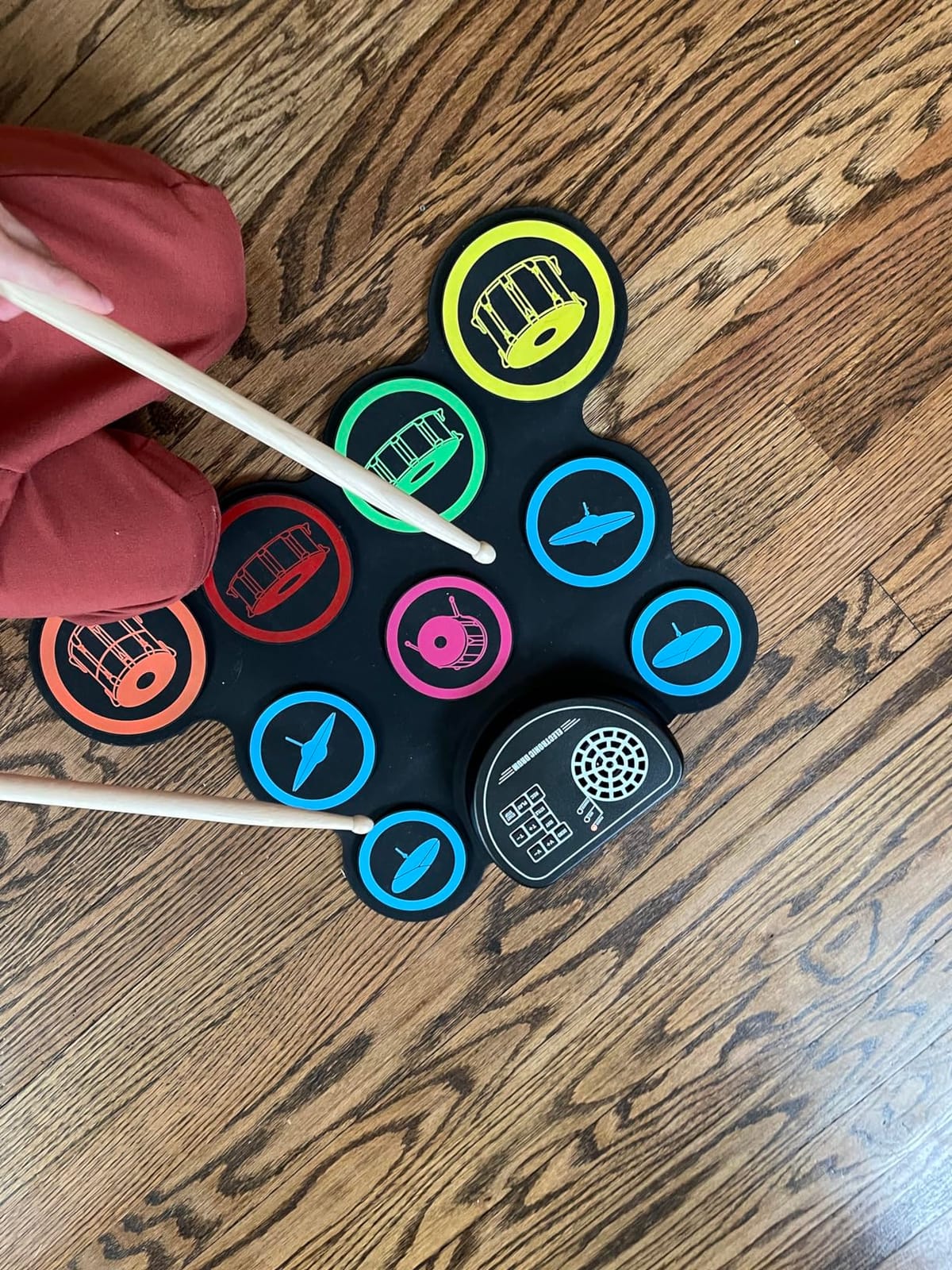 Sboet Electronic Drum Set, 9-Drum Practice Pad with Headphone Jack, Roll-up Drum Kit Machine with Built-in Speaker Drum Pedals and Sticks 10 Hours Playtime, Great Christmas Holiday Gifts for Kids customer photo 1