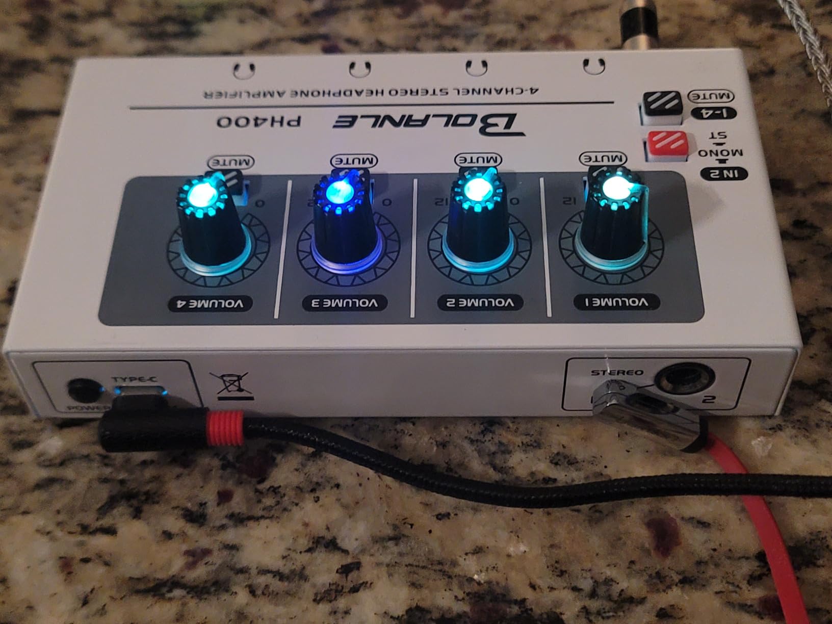 Bolanle PH400 4-Channel Headphone Amplifier 8-Output 3.5mm 6.35mm 250Ω customer photo 1