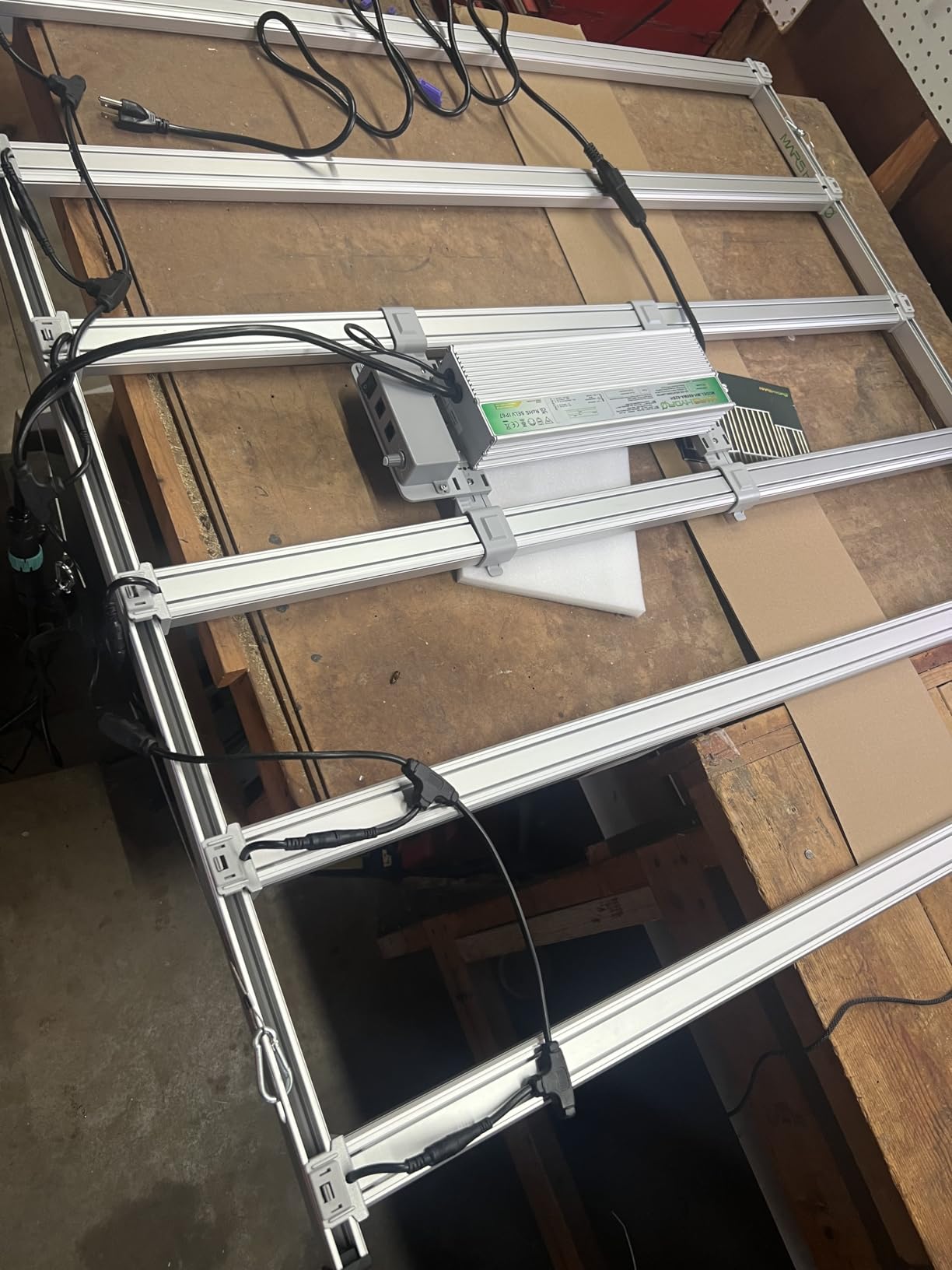 Mars Hydro FC-E1500 150W 2x2 LED Grow Light Full Spectrum Veg Bloom Flower customer photo 1