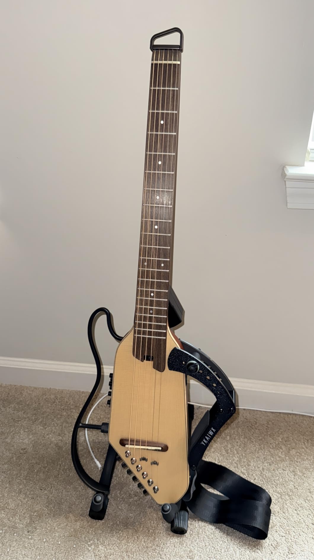 Donner HUSH I PRO Acoustic Electric Travel Guitar (Metallic White) customer photo 2