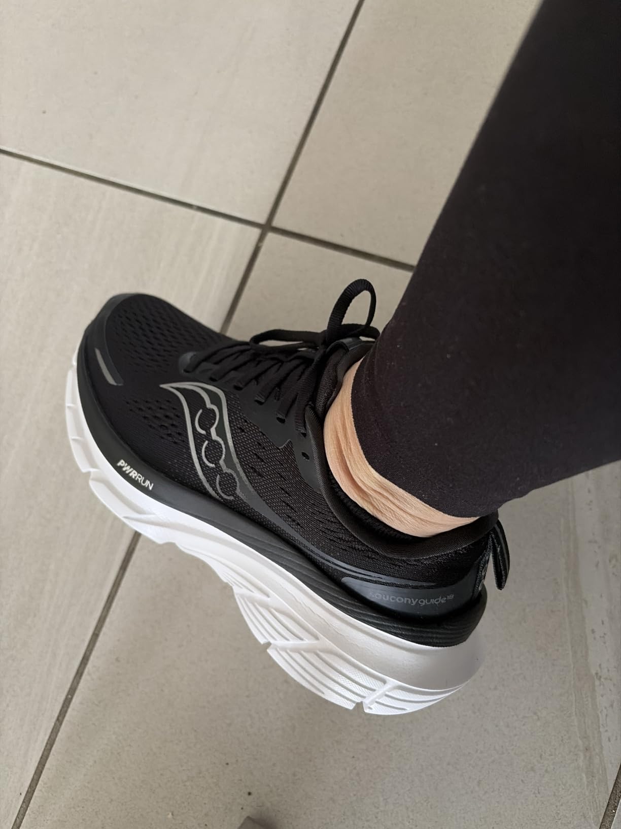 Saucony Women's Guide 18 Sneaker customer photo 2
