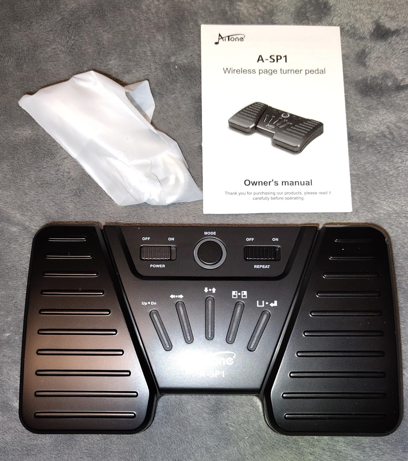 AITONE Bluetooth Page Turner Pedal for iPad, Rechargeable Foot Pedal, A-SP1 customer photo 2