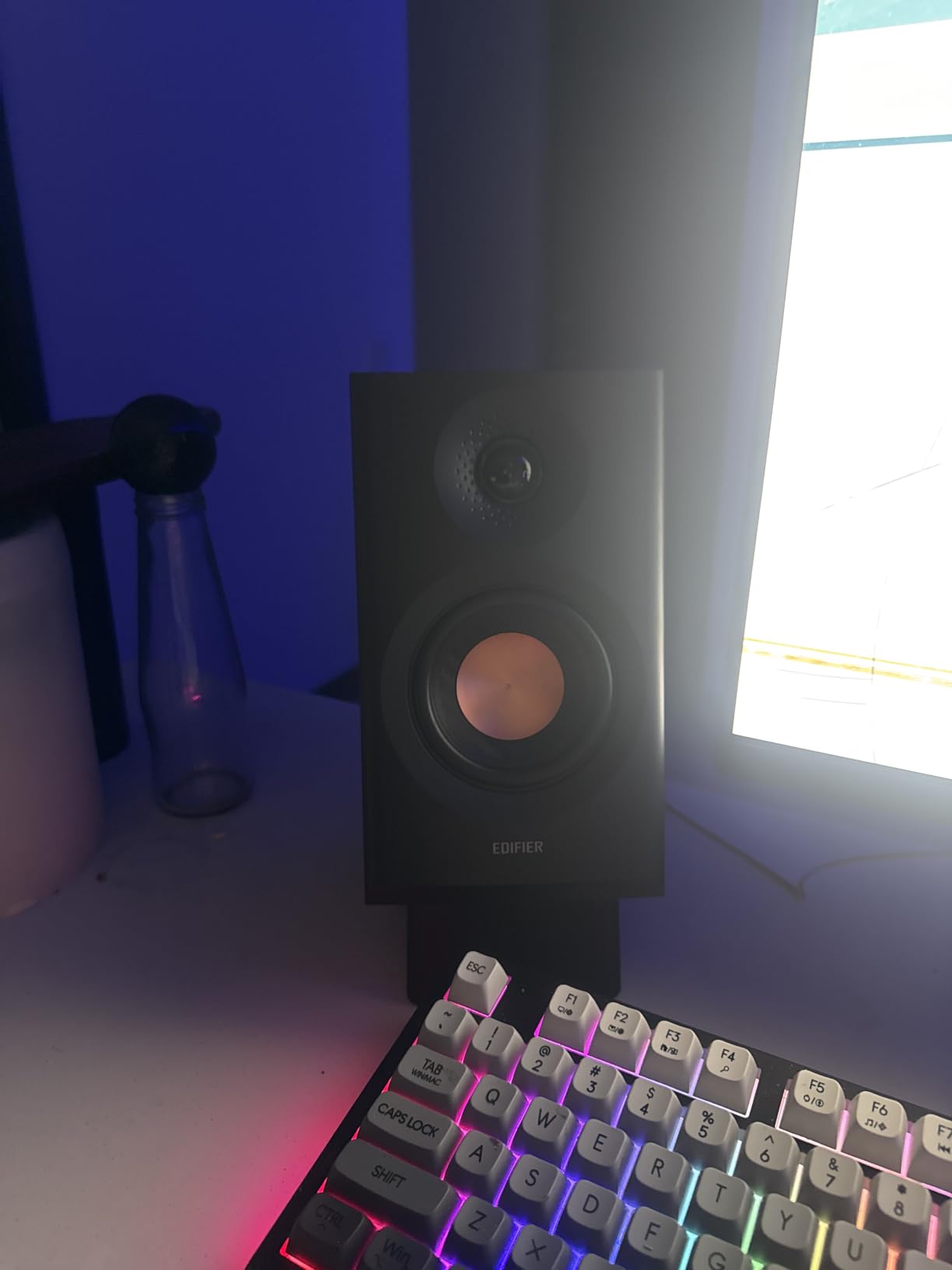 Edifier MR3 Powered Studio Monitor, Speaker Hi-Res Active Bluetooth Speaker customer photo 1