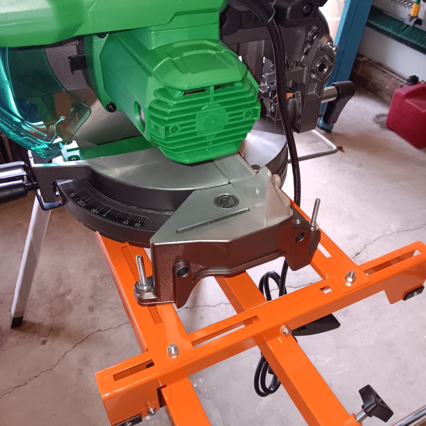 VEVOR 93in Collapsible Miter Saw Stand With Integral Mounting Bracket Clamp, Height and Length Adjustable, 500lbs Load Capacity, Portable Compact Folding With Wheels customer photo 1