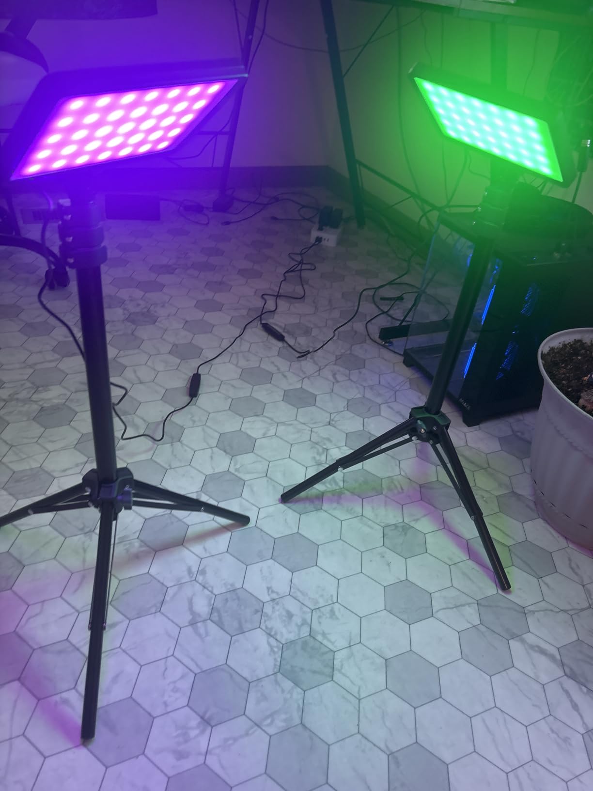 Amazon Basics 2-Pack LED Video Light, 7 Vibrant RGB Colors and 3 Color Temperatures (2500-6500K), Dimmable Lighting with 62.3-Inch Adjustable Tripod, 360° Gimbal, USB-Powered for Streaming customer photo 1