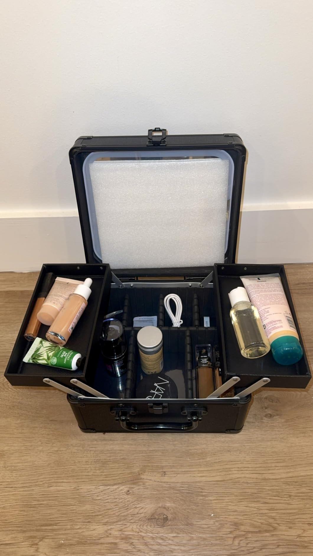 Chomeiu Hard Makeup Case with LED Mirror, Makeup Box Organizer with 2 Trays customer photo 1