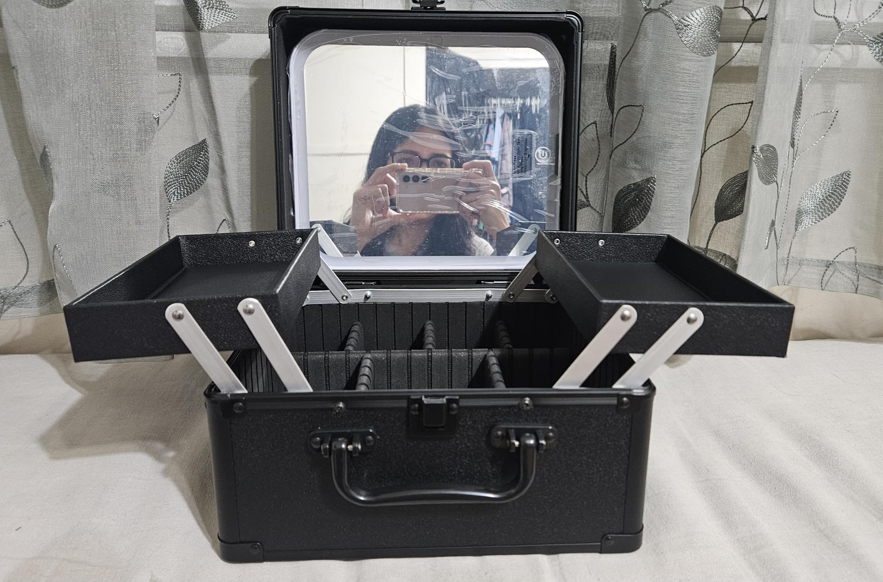 Chomeiu Hard Makeup Case with LED Mirror, Makeup Box Organizer with 2 Trays customer photo 2