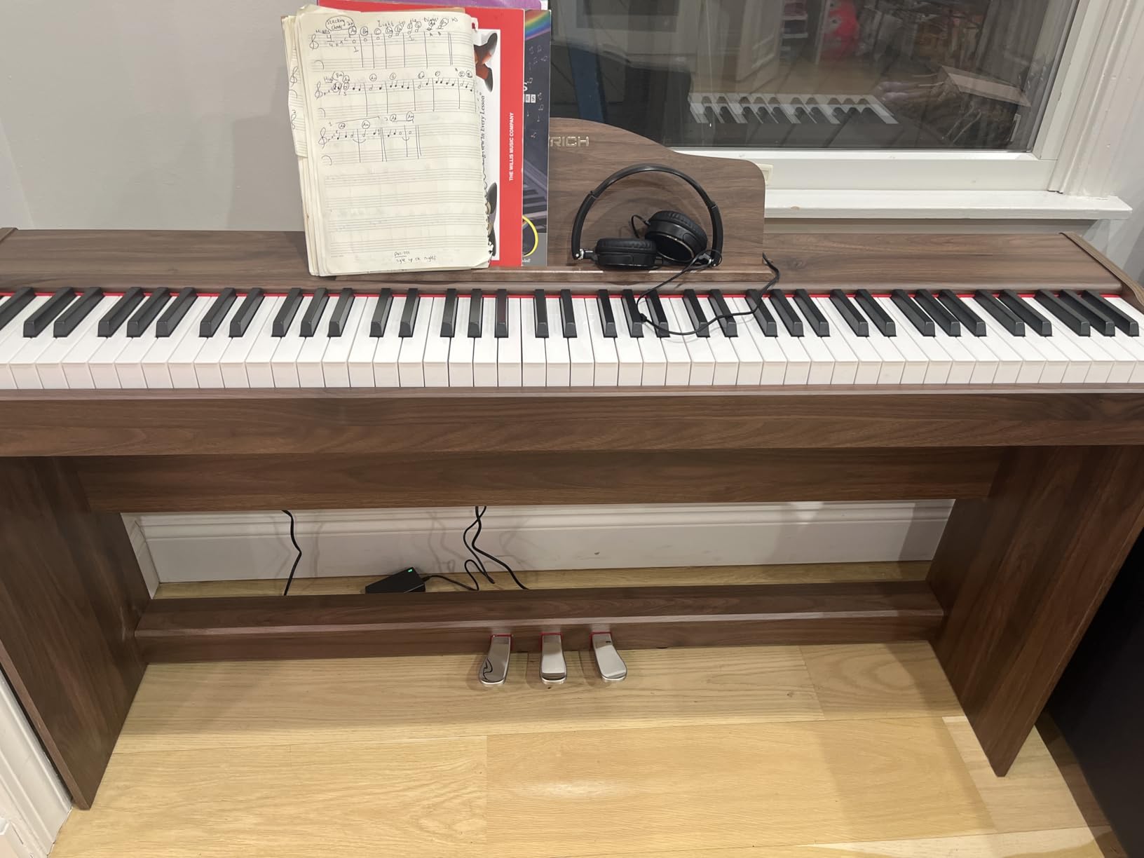 STRICH 88 Keys Digital Piano, Hammer-Action Fully Weighted Keyboard, Cover Designed Electric Piano Keyboard with Furniture Stand, Headphones, Three Pedal, Brown, SDP-400 customer photo 1