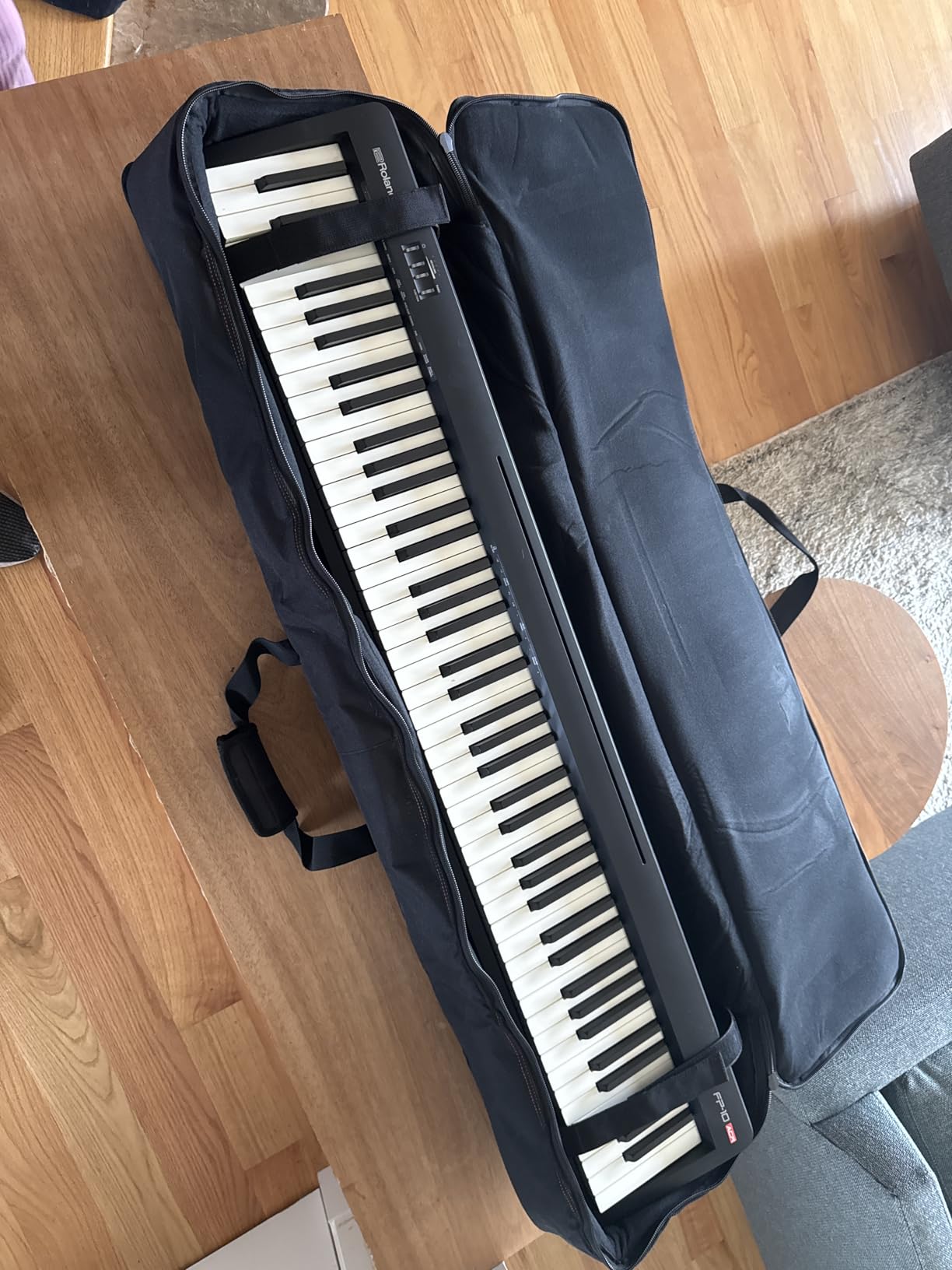 Roland CB-B88S | Keyboard Carrying Bag | For Slim 88-Note Keyboards | Fits RD-88EX, RD-08, FP-30X, FP-10 and GO:PIANO88 | Durable & Comfortable Design | Detachable Shoulder Strap | 2 Accessory Pockets customer photo 1
