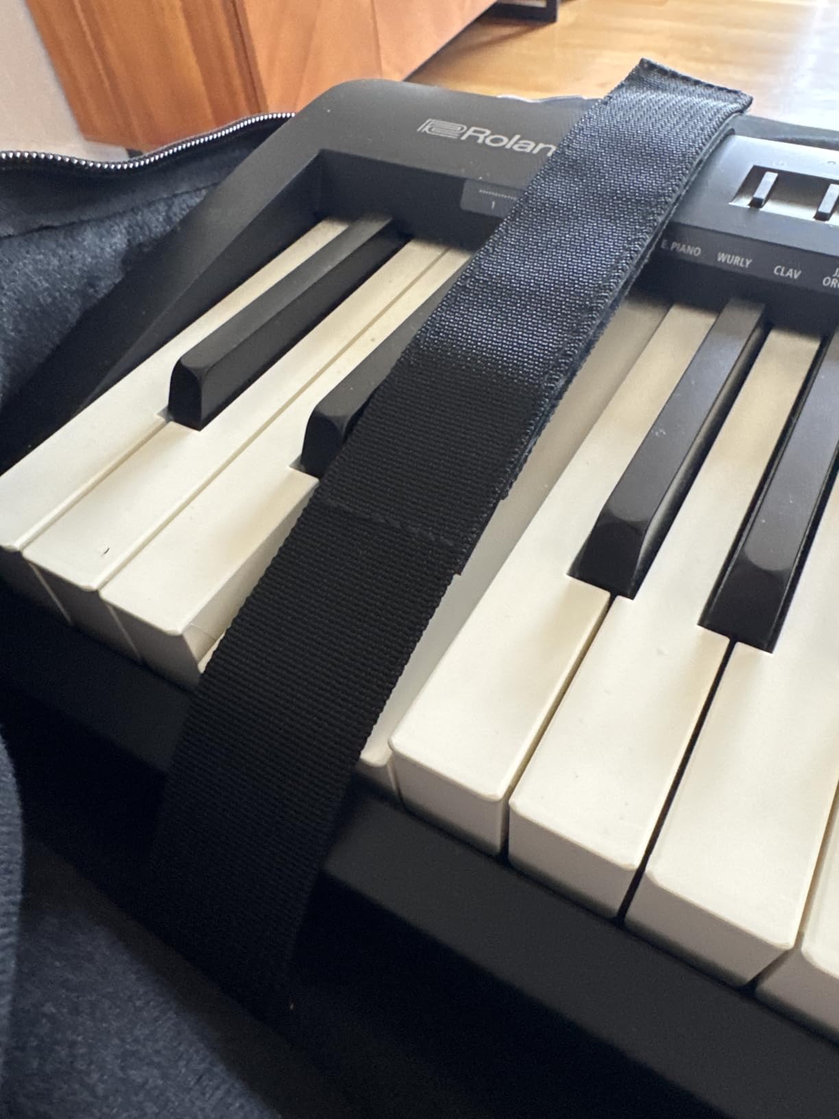 Roland CB-B88S | Keyboard Carrying Bag | For Slim 88-Note Keyboards | Fits RD-88EX, RD-08, FP-30X, FP-10 and GO:PIANO88 | Durable & Comfortable Design | Detachable Shoulder Strap | 2 Accessory Pockets customer photo 2