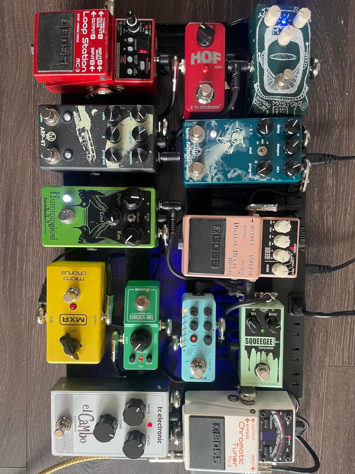Guitar Pedal Board with Built in Power Supply, pedal board 24''x 15'' with Bag, Aluminum Alloy Portable Pedalboard with Handle, Hook Tape,Pedal Cables for Guitarist customer photo 1