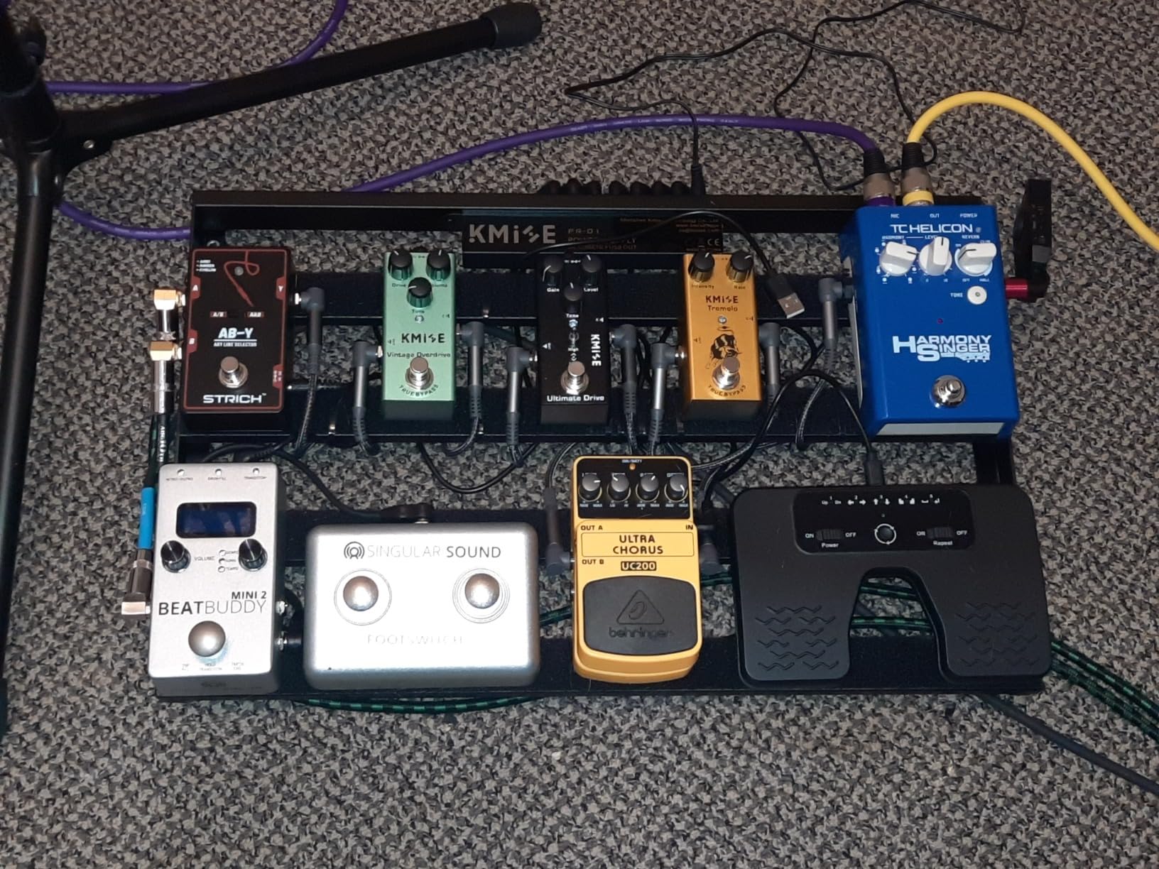 Guitar Pedal Board with Built in Power Supply, pedal board 24''x 15'' with Bag, Aluminum Alloy Portable Pedalboard with Handle, Hook Tape,Pedal Cables for Guitarist customer photo 2